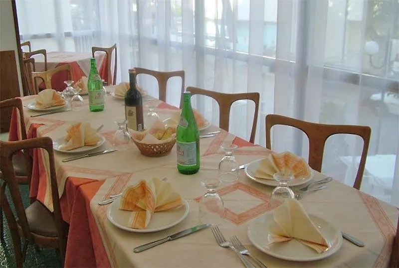 Hotel Bacco Rimini 2*,